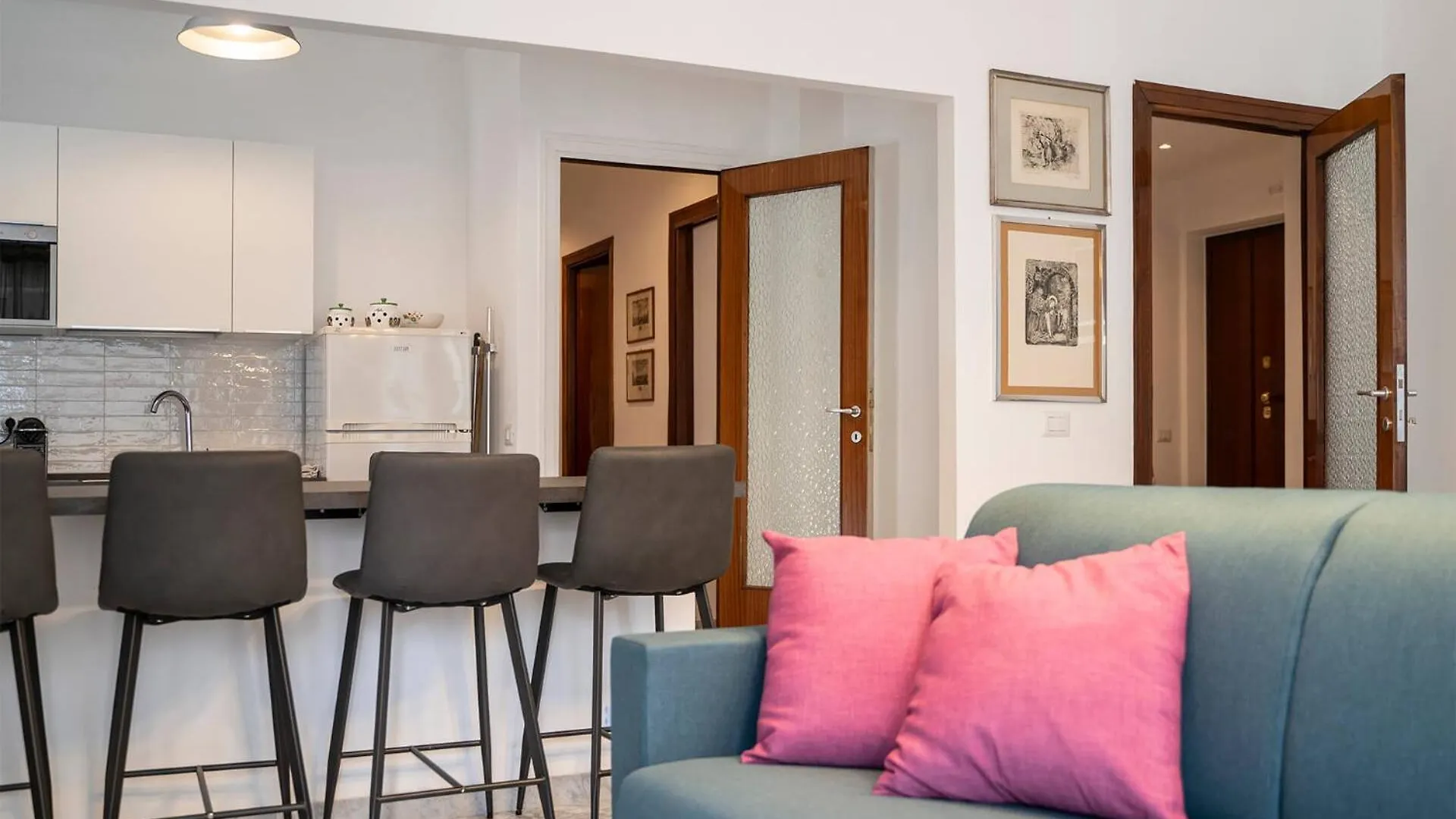 Casa Elena, 15 Minutes Walking Distance To St.Peter'S Church Rome